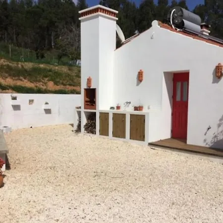 בית נופש Beautiful House With Pond Immersed In Nature Alcaria Fria