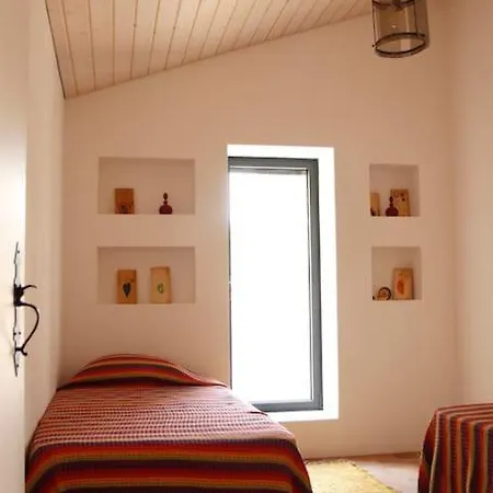 Hébergement de vacances Beautiful House With Pond Immersed In Nature Alcaria Fria